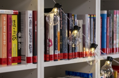 All we want for Christmas is… knížky! Darujte LGBT+ Komunitnímu centru knihy  